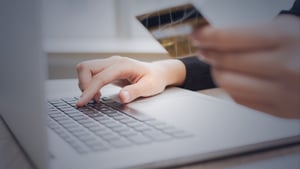 E-skimming: ¿qué es y cómo proteger tu tienda online?